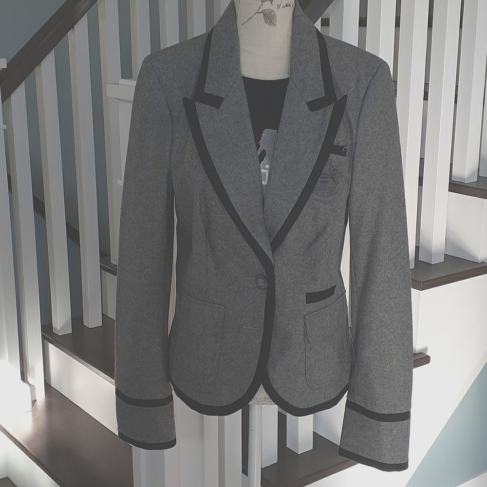 ! Grey flannel Esprit schoolgirl crested blazer